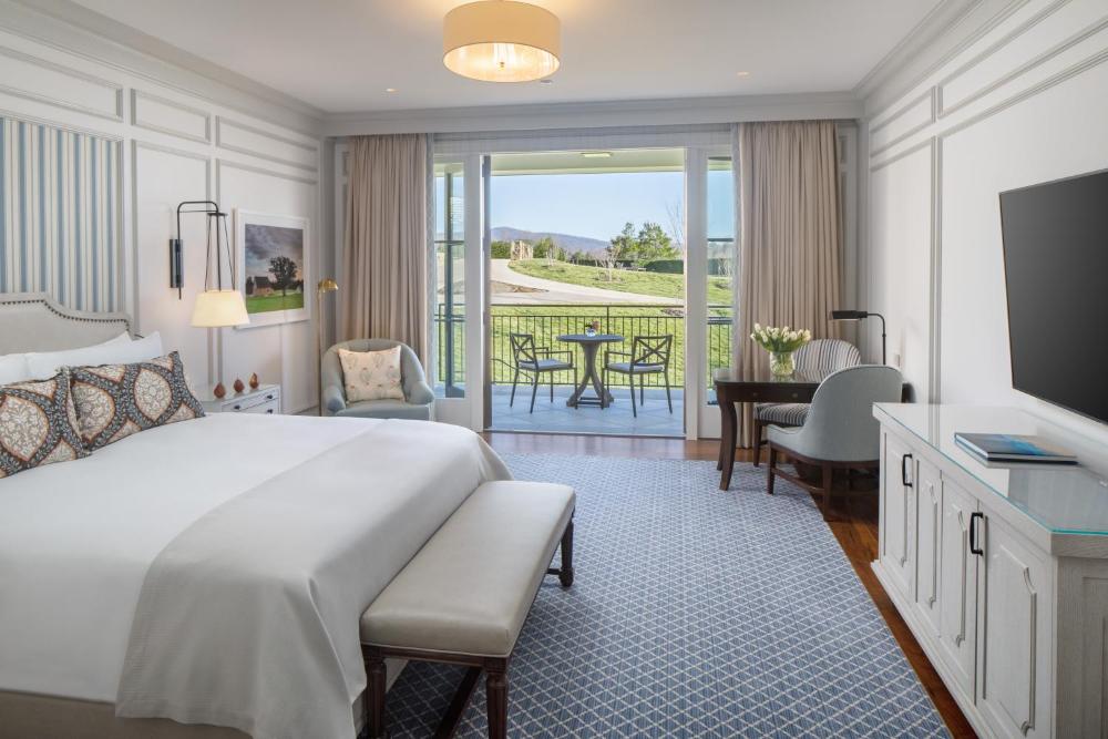 King Room with Balcony interior